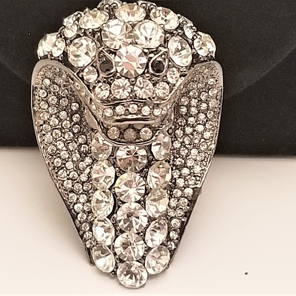 Swarovski cobra head ring